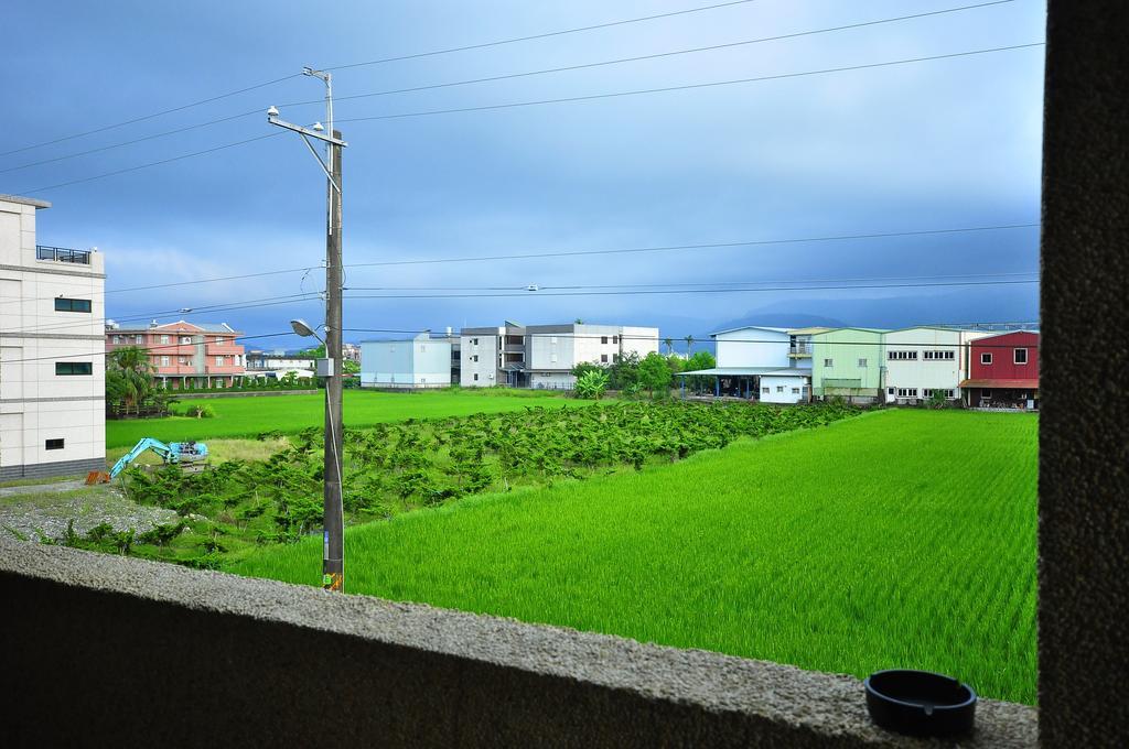 Happy Orange Homestay Yilan Экстерьер фото